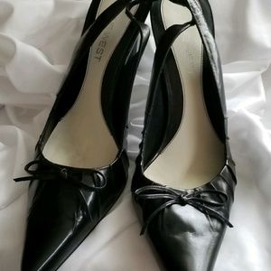 Adorable New Slingback bowtie black pumps